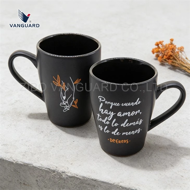 Tazza in ceramica nera opaca